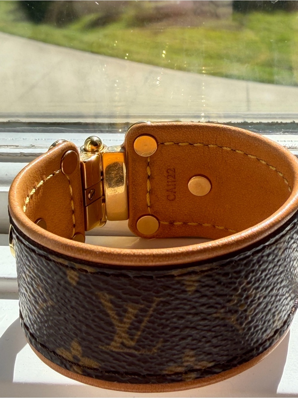 Louis Vuitton Monogram Save It Bracelet Cuff - Picture 5 of 14